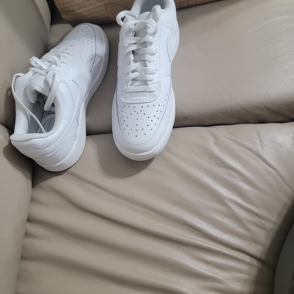 Nike court vision, size 9, White